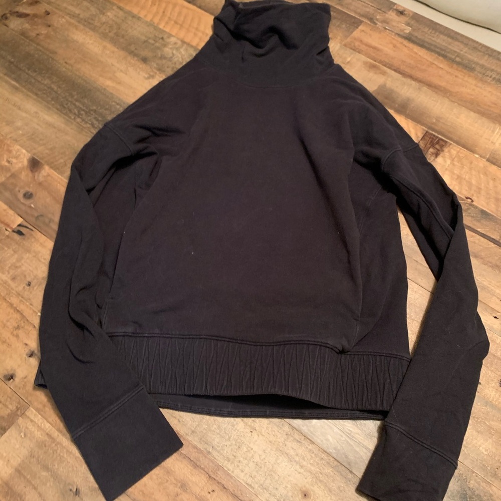 Lululemon turtleneck sweatshirt